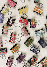Charger l'image dans la galerie, Chiyogami covered clips
